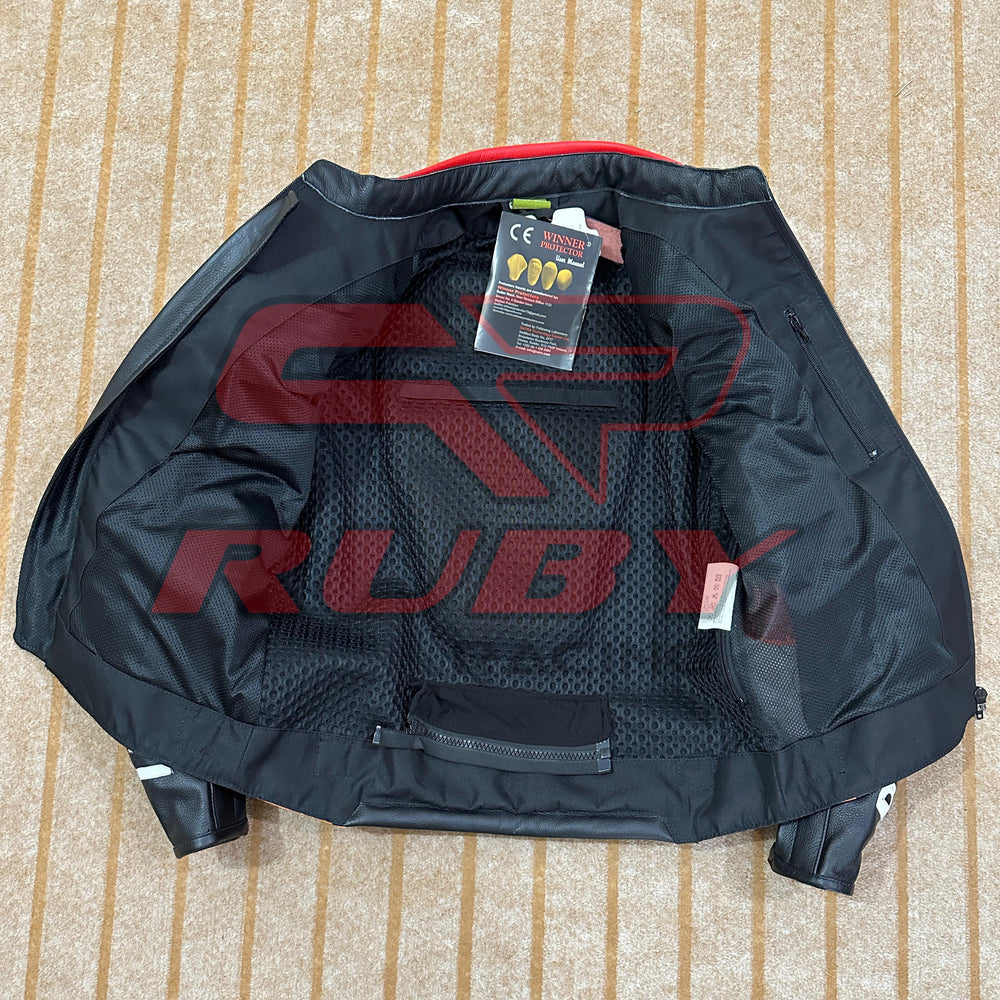 Interior view of a Ducati Corse C6 motorbike jacket with breathable mesh lining, CE-certified armor padding, and a tag detailing protective features. Designed for rider safety and comfort, this jacket offers advanced protection with optimal ventilation.